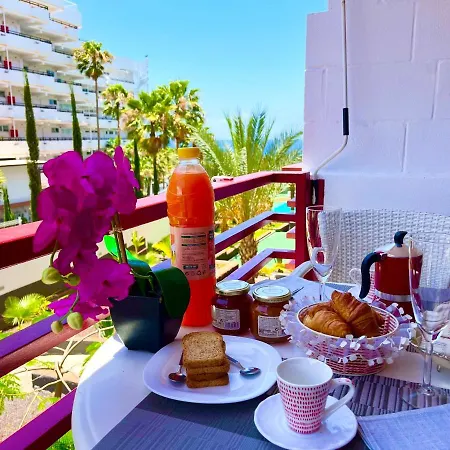 Miss Flora Olympia Apartment *